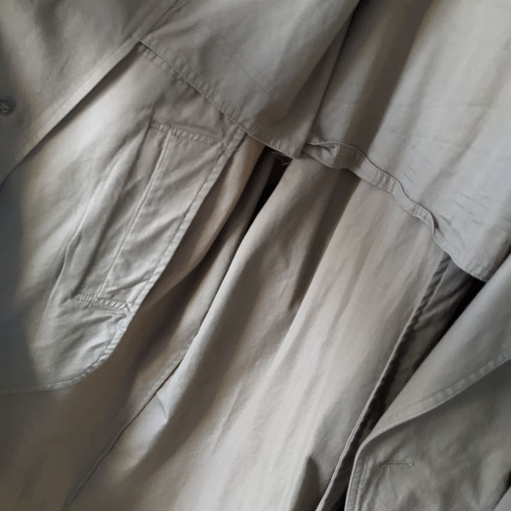 Classic Tan Trench Coat - Picture 6 of 11